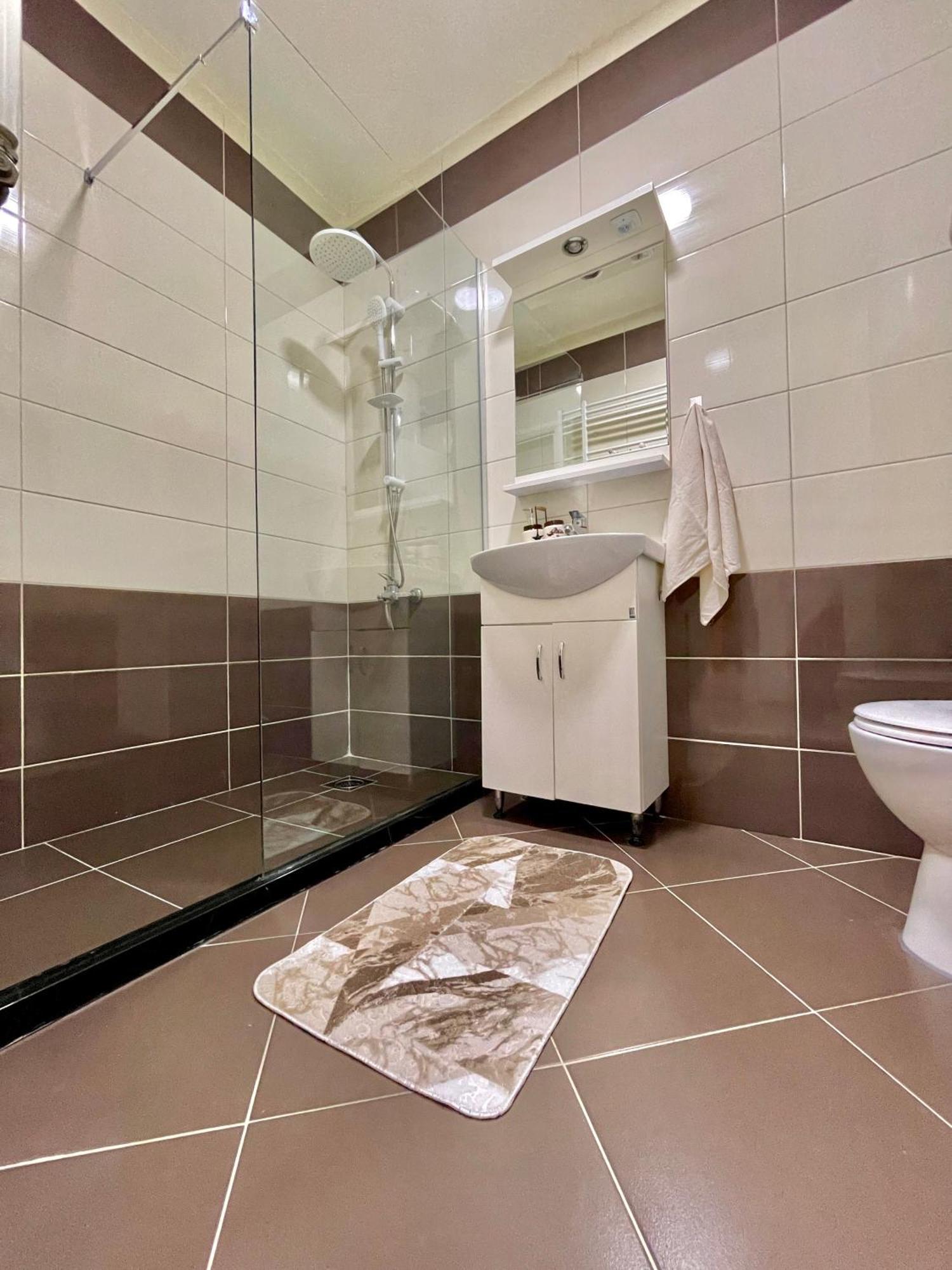 Entire Apartment - Near The Center Prishtine Bagian luar foto