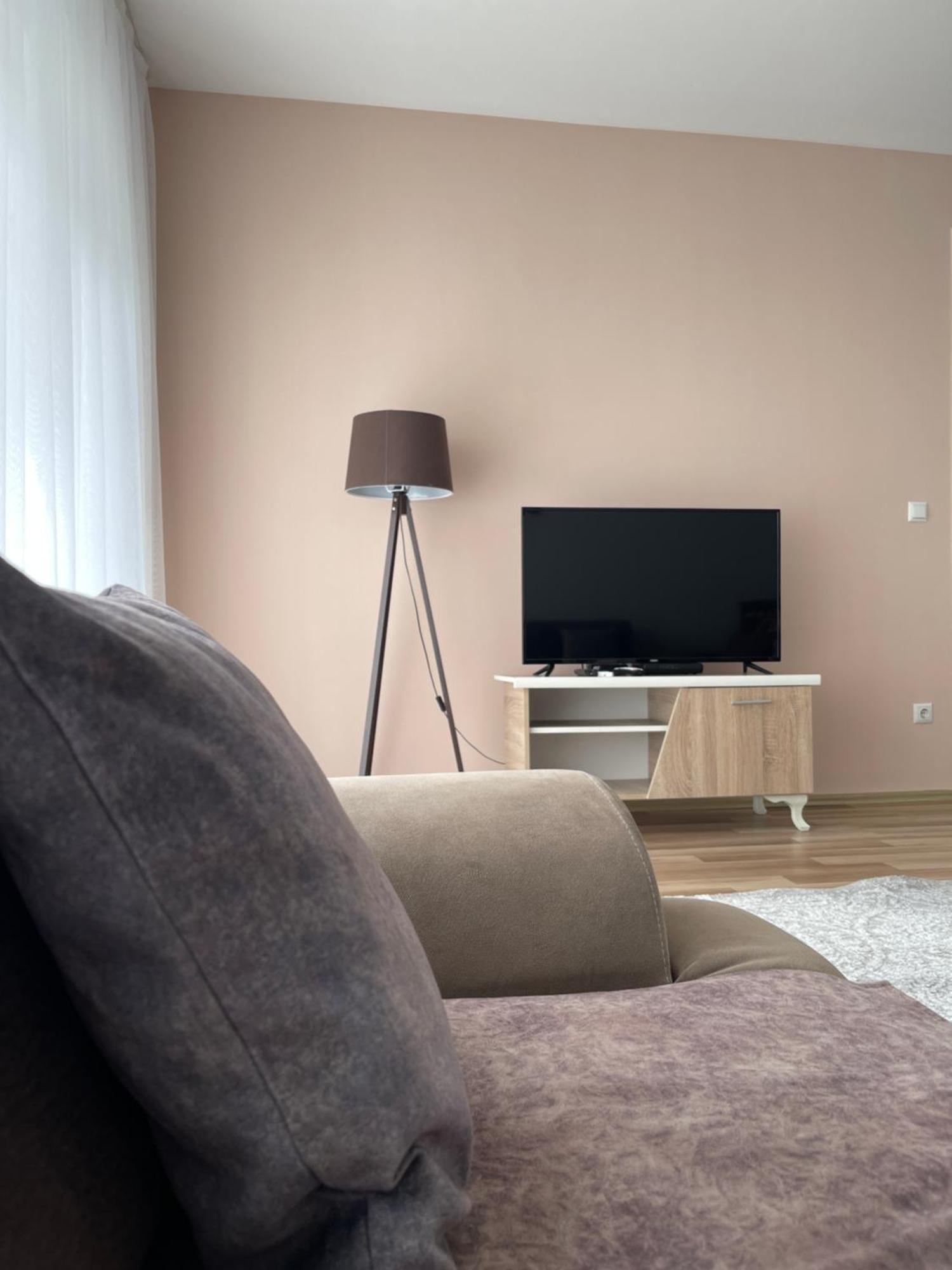 Entire Apartment - Near The Center Prishtine Bagian luar foto