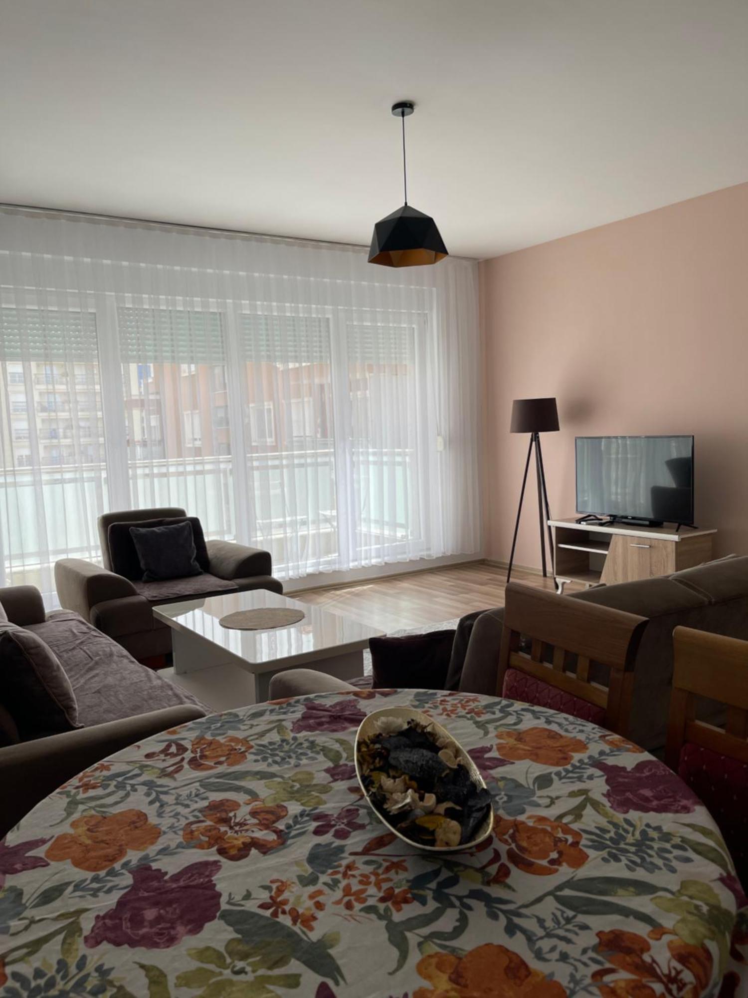 Entire Apartment - Near The Center Prishtine Bagian luar foto