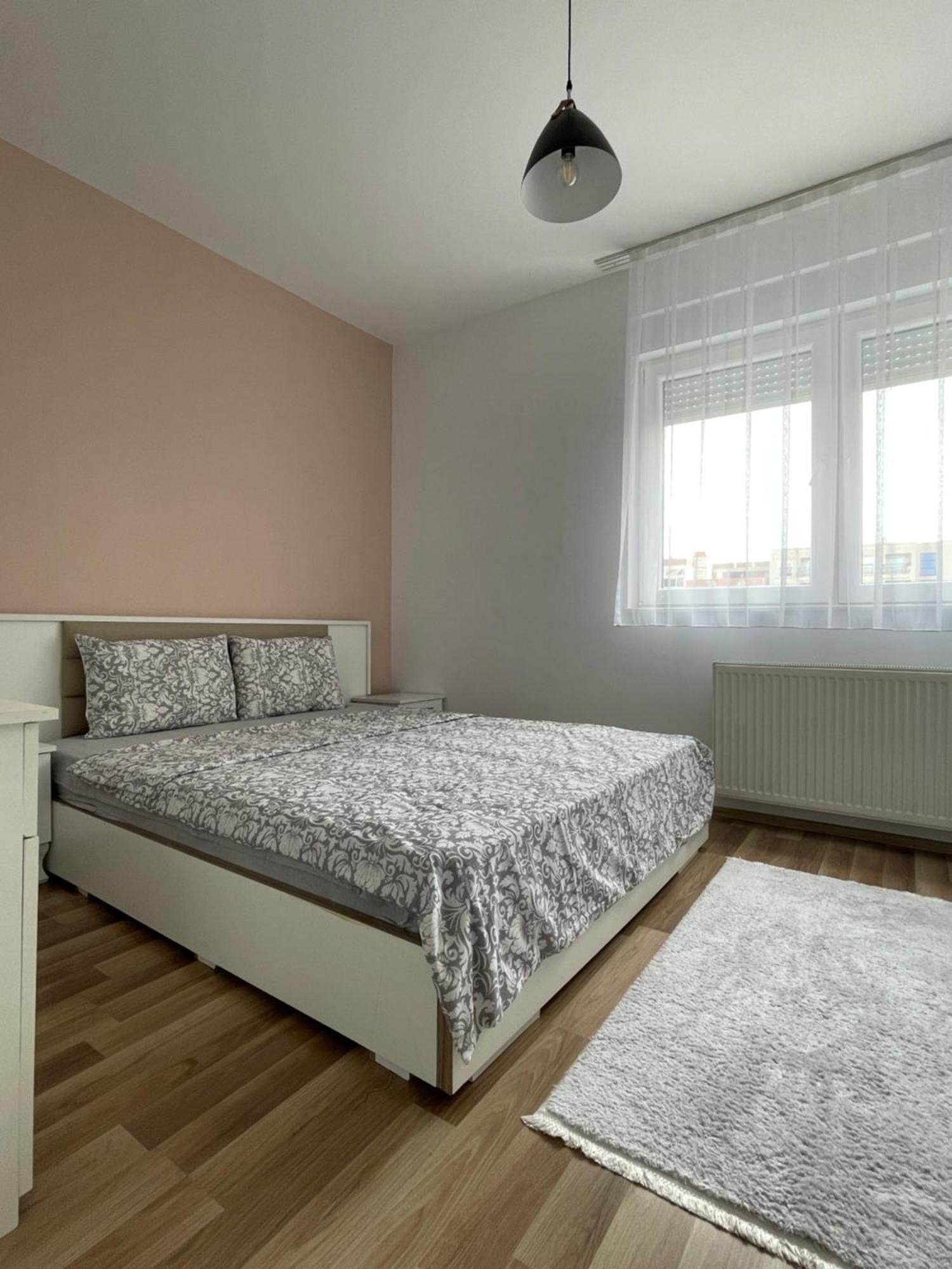 Entire Apartment - Near The Center Prishtine Bagian luar foto